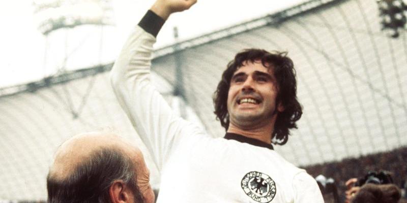 Số Liệu Thống Kê Về Bundesliga - Những Con Số Biết Nói 7 Gerd Muller là người giữ kỷ lục ghi nhiều bàn thắng nhất lịch sử Bundesliga