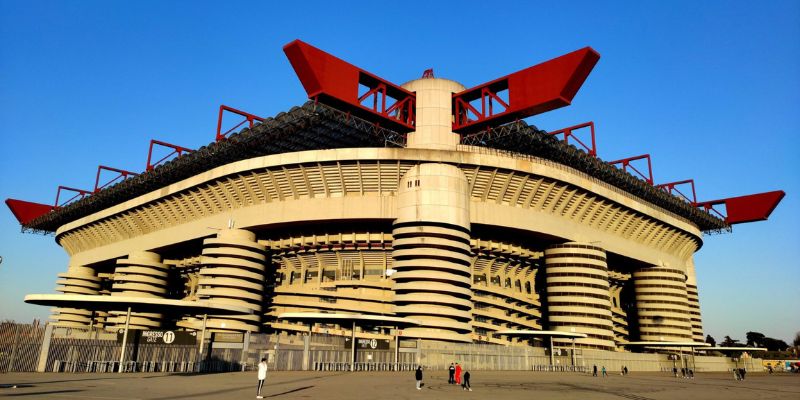 Sân San Siro – Biểu tượng sân vận động huyền thoại của bóng đá Milan 7 Hình ảnh du khách tới tham quan "biểu tượng ngôi nhà bóng đá nước Ý"